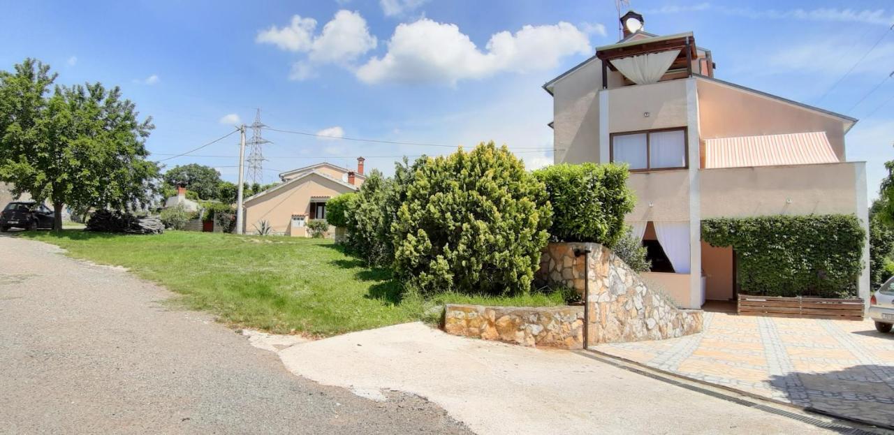 Apartments Demori Galizana Екстер'єр фото